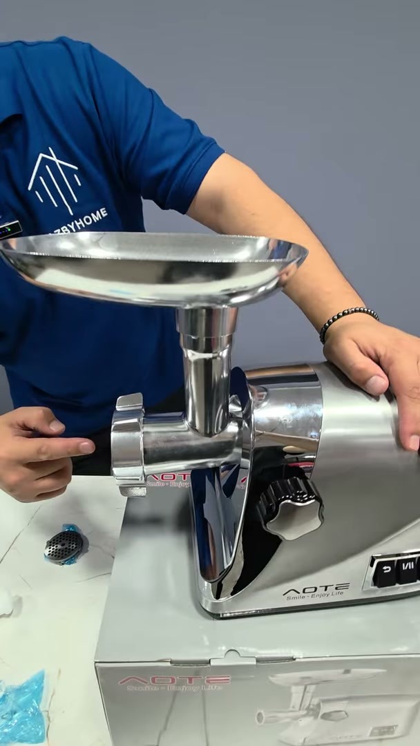 Мясорубка AOTE AT-28061 мощность 3000вват